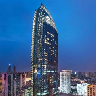 Фотографии гостиницы 
            Grand Madison Qingdao Harbour-view Central (Former Qingdao Farglory Hotel)