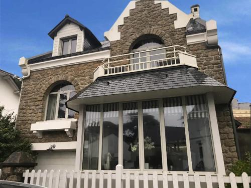 Фотографии гостевого дома 
            Jolie villa en pierres avec vue sur l'Océan à Pornichet et la baie de la Baule