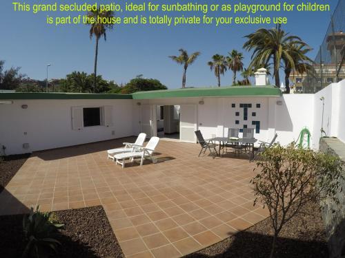 Фотографии гостевого дома 
            Fantastica vivienda en Playa de San Agustin con piscina
