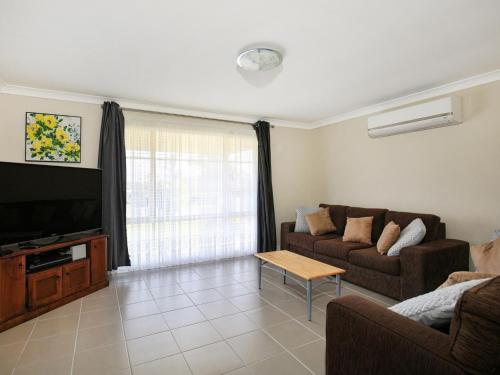 Фотографии гостевого дома 
            Kingfisher - Pet-Friendly - 10 Mins to Hyams Beach