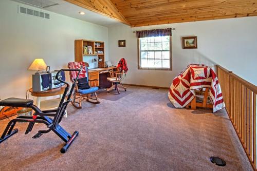 Фотография гостевого дома Waterfront Vandalia House with Dock on Donnell Lake!