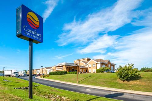 Фотографии гостиницы 
            Comfort Inn and Suites North East