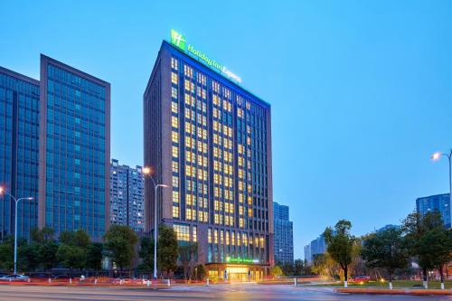 Фотография гостиницы Holiday Inn Express Chongqing University Town, an IHG Hotel