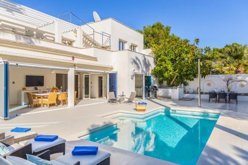 Фотографии гостевого дома 
            Cala Dor Luxurious Sea Views Villa with Pool