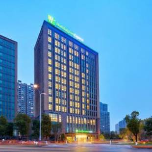 Фотографии гостиницы 
            Holiday Inn Express Chongqing University Town, an IHG Hotel