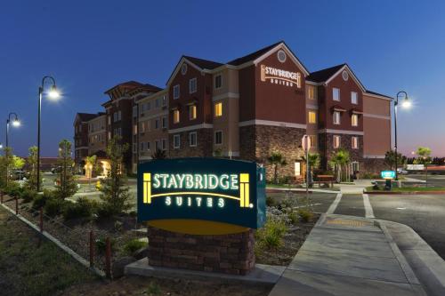 Фотография гостиницы Staybridge Suites Rocklin - Roseville Area, an IHG Hotel