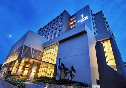 Фотографии гостиницы 
            Acacia Hotel Davao - Multiple Use and Staycation Approved