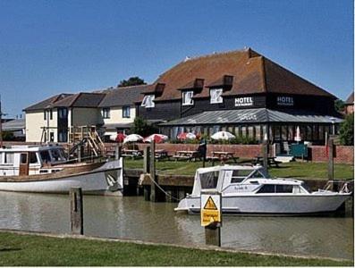 Фотография гостиницы The River Haven Hotel