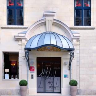 Фотографии гостиницы 
            The Originals Boutique, Hôtel Le Londres, Saumur (Qualys-Hotel)