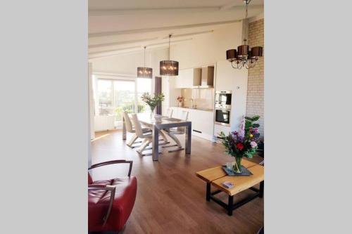 Фотография гостевого дома Ostreahof vakantiehuis aan strand & jachthaven