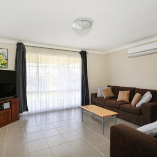 Фотография гостевого дома Kingfisher - Pet-Friendly - 10 Mins to Hyams Beach