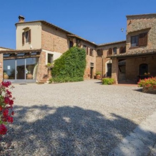 Фотография гостевого дома Lovely Farmhouse in Castelfiorentino with Garden