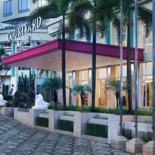 Фотографии гостиницы 
            Courtyard by Marriott Bandung Dago, CHSE Certified