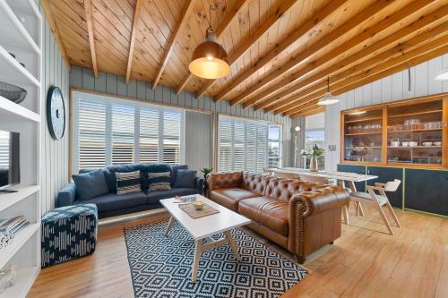 Фотография гостевого дома The Walnut Tree House - Martinborough Holiday Home