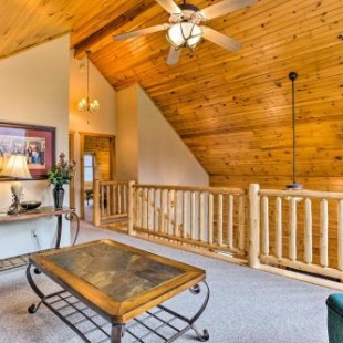 Фотография гостевого дома Maggie Valley Cabin with Private Hot Tub and Game Room!