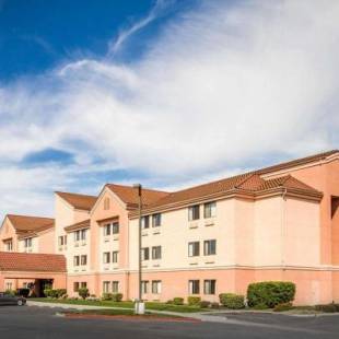 Фотографии гостиницы 
            Rodeway Inn Watsonville