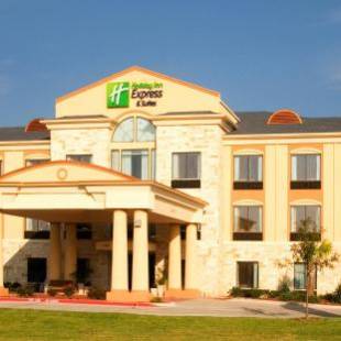 Фотографии гостиницы 
            Holiday Inn Express and Suites Beeville, an IHG Hotel