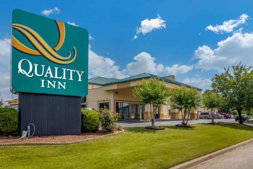 Фотография гостиницы Quality Inn Auburn Campus Area I-85