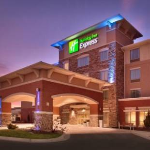 Фотографии гостиницы 
            Holiday Inn Express & Suites Overland Park, an IHG Hotel