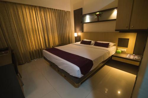 Фотографии гостиницы 
            Hotel Monarch Guestline in MIDC Rabale, Navi Mumbai