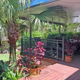 Фотография гостевого дома 'Sandy Palms' 28 Moorooba Cr - Beautiful Home with Wifi, Air-con and Boat Parking