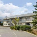 Фотография гостиницы Travelodge by Wyndham Salmon Arm BC