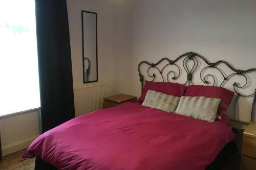 Фотография гостевого дома 4 bedroom Kettering town house