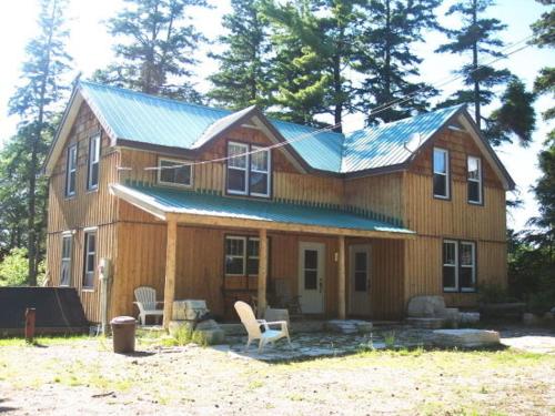 Фотографии гостевого дома 
            4 Bedroom Cottage on Manitoulin Island Next to Sand Beaches!