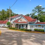 Фотография гостиницы Log Cabin Inn