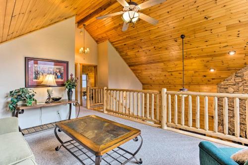 Фотографии гостевого дома 
            Maggie Valley Cabin with Private Hot Tub and Game Room!