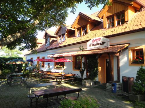 Фотография гостиницы Pension & Restaurant U Koňské dráhy Holkov