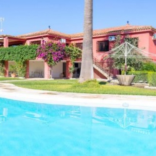 Фотография гостевого дома Amazing home in Morón de la Frontera w/ WiFi, Outdoor swimming pool and 5 Bedrooms