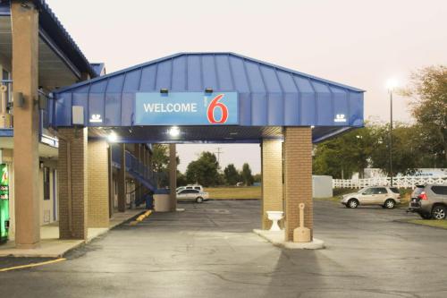 Фотографии гостиницы 
            Motel 6 Madisonville, Ky - Morton’S Gap