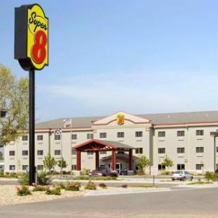 Фотографии гостиницы 
            Super 8 by Wyndham Topeka at Forbes Landing