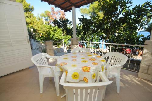 Фотография гостевого дома Apartments by the sea Lumbarda, Korcula - 9236