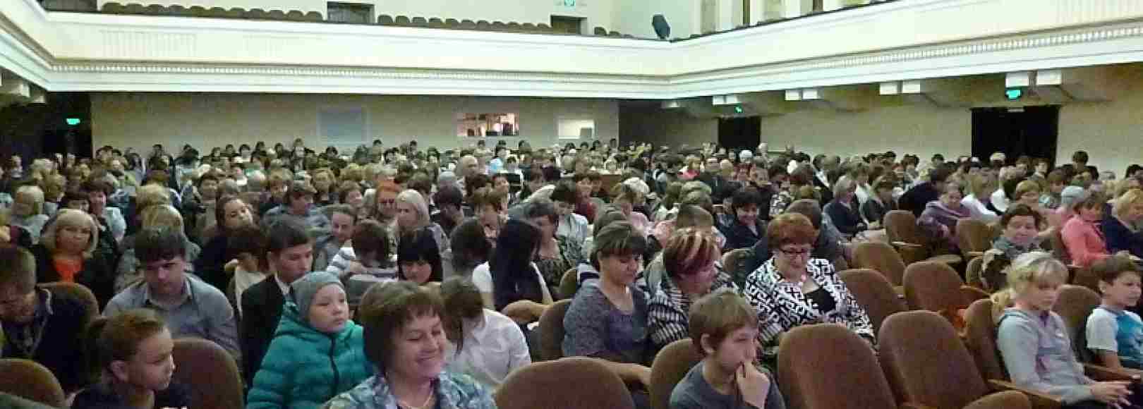 Фотография концертного зала Театральный зал Левобержного ДК металлургов