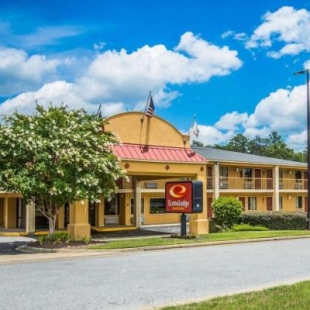 Фотография мотеля Econo Lodge Inn & Suites at Fort Benning