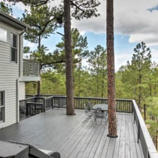 Фотография гостевого дома Spacious Hideaway in Ruidoso with Multi-Level Deck!