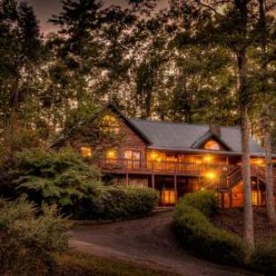 Фотографии гостевого дома 
            Serenity Lodge and Stable by Escape to Blue Ridge