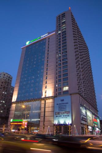 Фотография гостиницы Holiday Inn Express Anshan Downtown, an IHG Hotel
