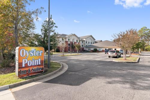 Фотография гостиницы Oyster Point Inn & Suites