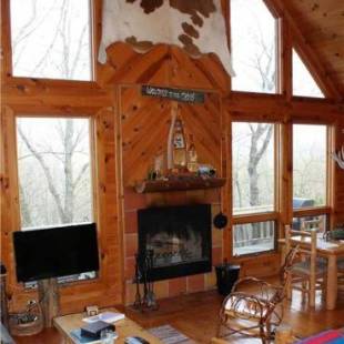 Фотографии гостевого дома 
            Pet-Friendly and Cozy Idles Spur Cabin with Wood Fireplace