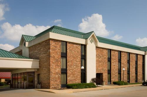 Фотография гостиницы Pear Tree Inn St. Louis Fenton