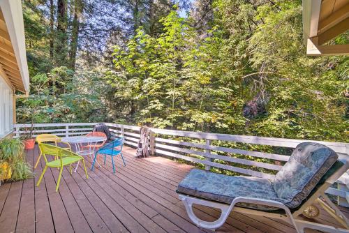 Фотографии гостевого дома 
            Riverfront Cottage in Redwoods with Decks and Beach!