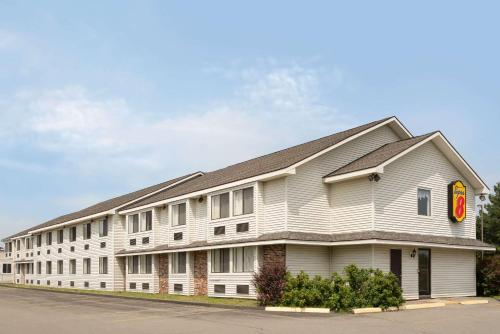 Фотография гостиницы Super 8 by Wyndham Portland/Westbrook Area