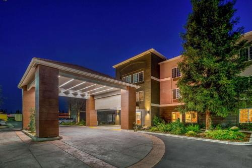 Фотографии гостиницы 
            La Quinta by Wyndham Bakersfield North