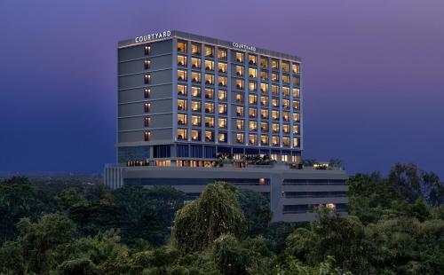 Фотографии гостиницы 
            Courtyard by Marriott Ahmedabad Sindhu Bhavan Road