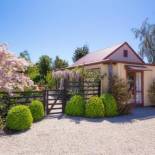 Фотография гостевого дома Tasman Village Cottage