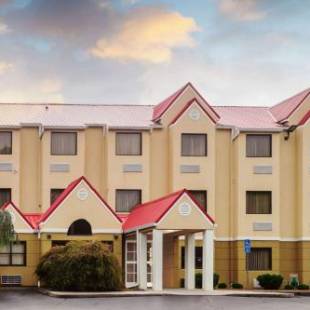 Фотографии гостиницы 
            Microtel Inn by Wyndham Knoxville