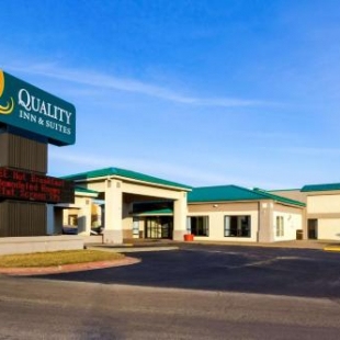 Фотография гостиницы Quality Inn & Suites Moline - Quad Cities